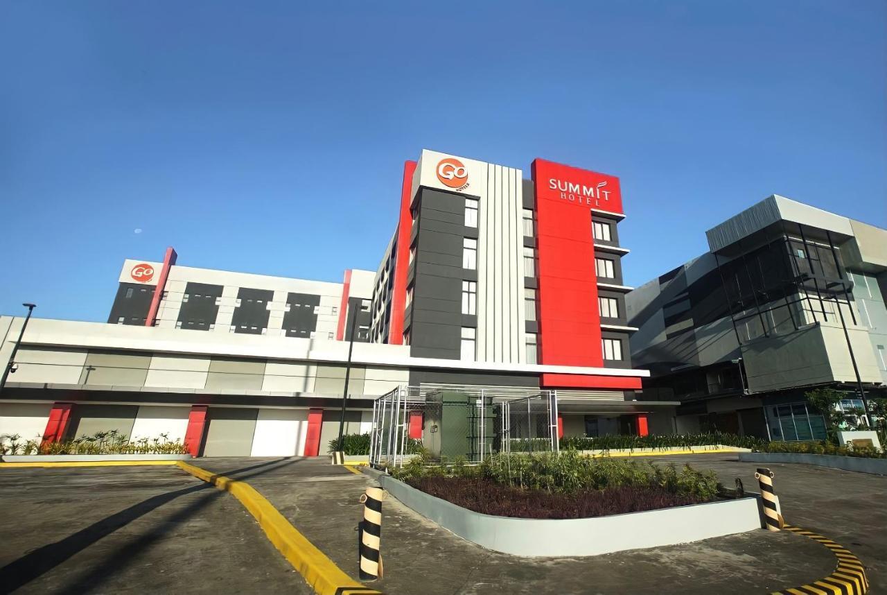 Go Hotels Plus Naga Extérieur photo